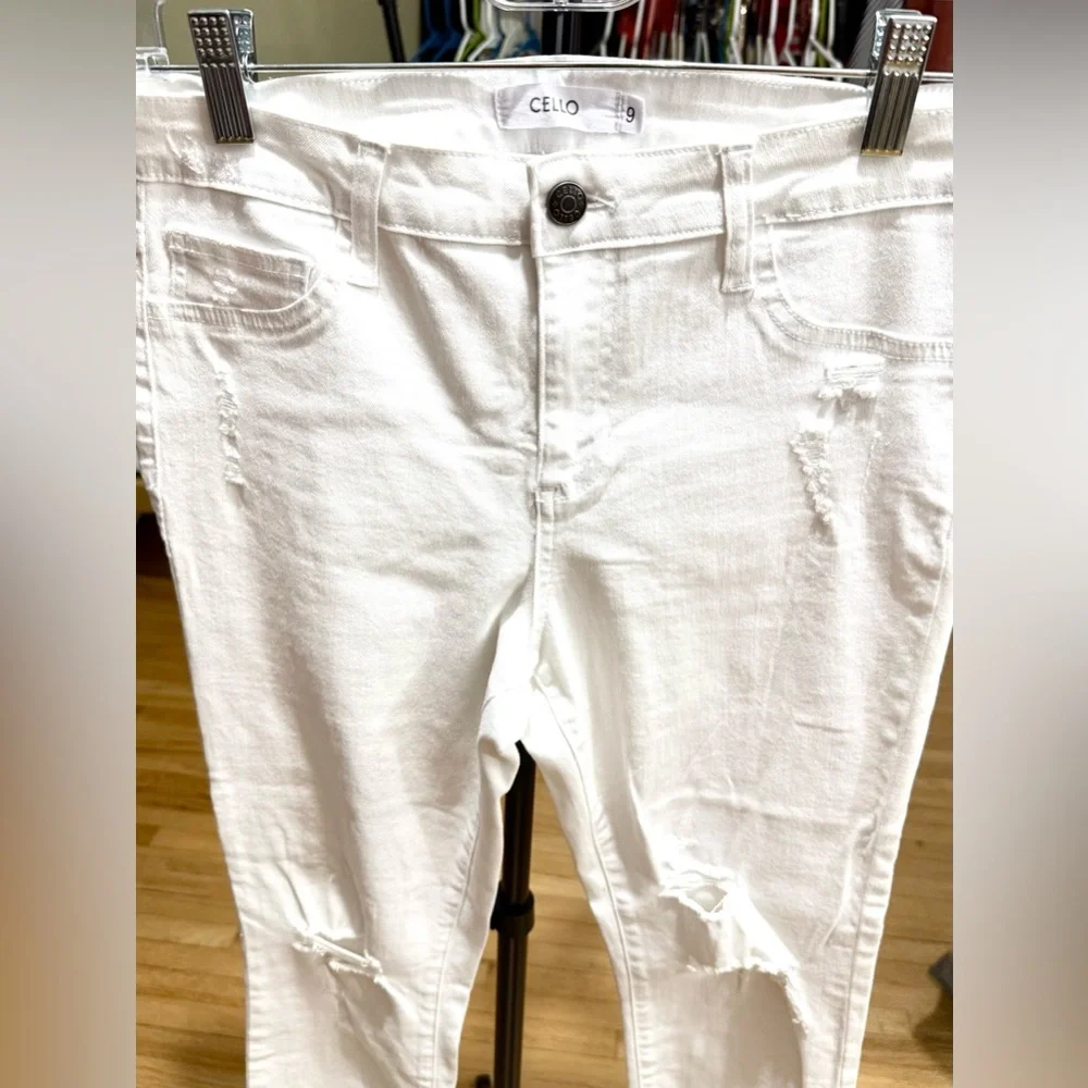 Cello White Distressed Cropped Mid Rise Skinny Jeans Size 9